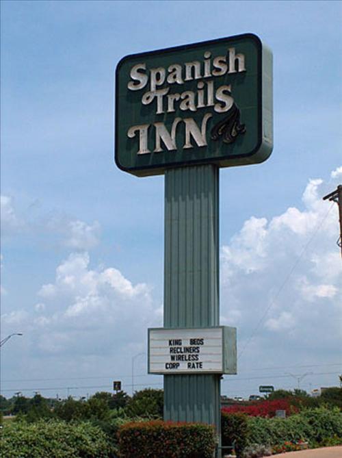 Spanish Trails Inn メスキート ロゴ 写真